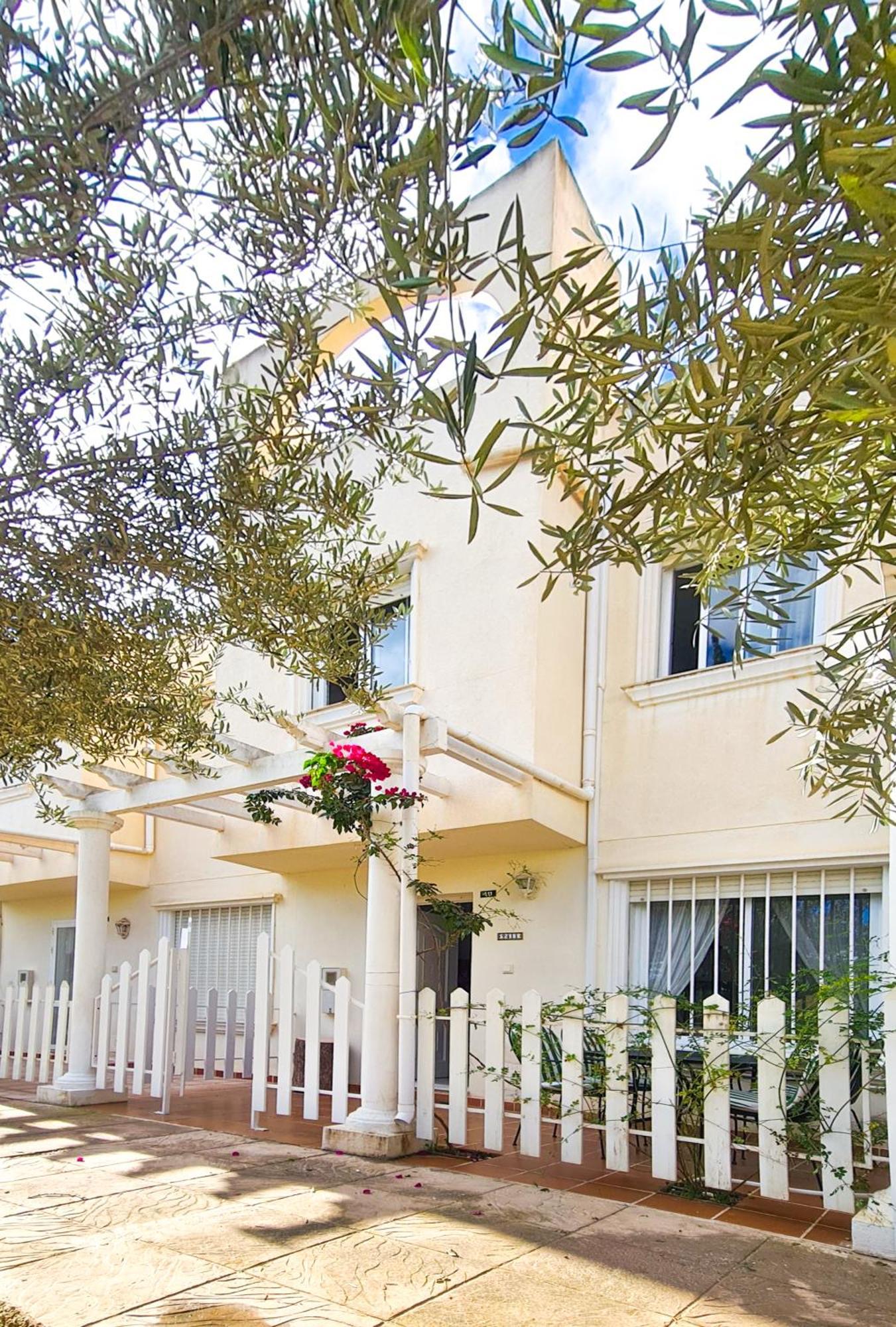 Garden Vistas. Hermoso Duplex Con Patio, Solarium Y Piscina. Apartamento Vera